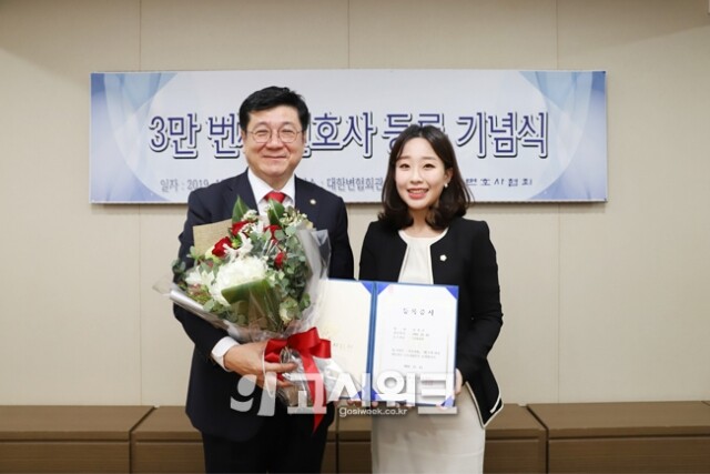 변호사 3만 명.jpg