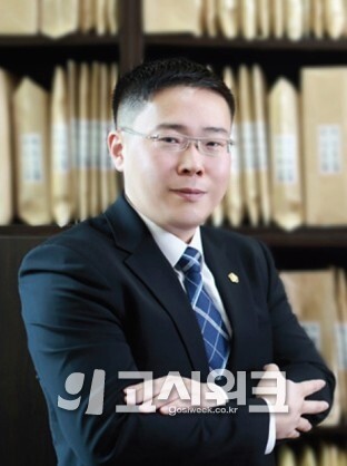 천주현 변호사 칼라.jpg