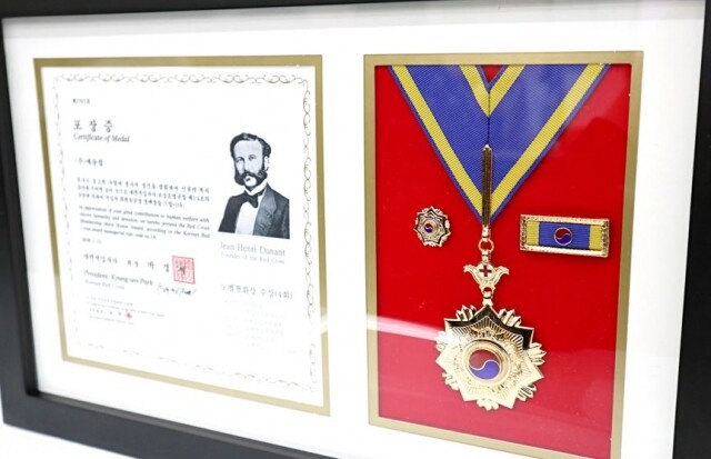 [에듀윌-보도자료] 200228_에듀윌 사회공헌위원회, 대한적십자사 ‘명예장’ 수상 영예…’착한기업’ 각인.JPG