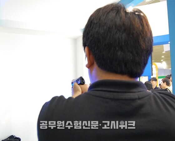 경찰관 사격.jpg