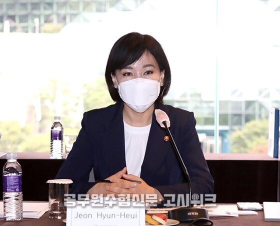 경찰 장비 사용.jpg