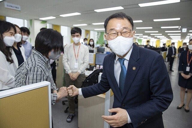 공직사회 꼰대문화 근절.jpg