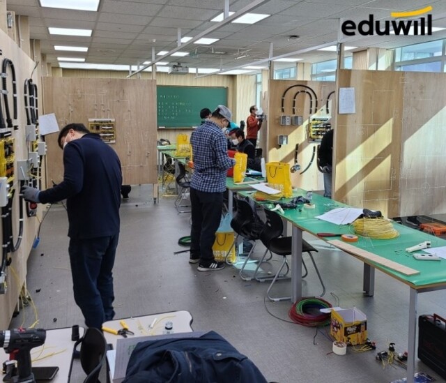 공무원수험신문-에듀윌(직업능력교육센터)-5월1일(토) 오후16시 예약송출.jpg