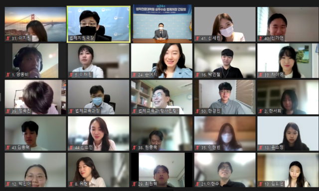 간담회 모습.png