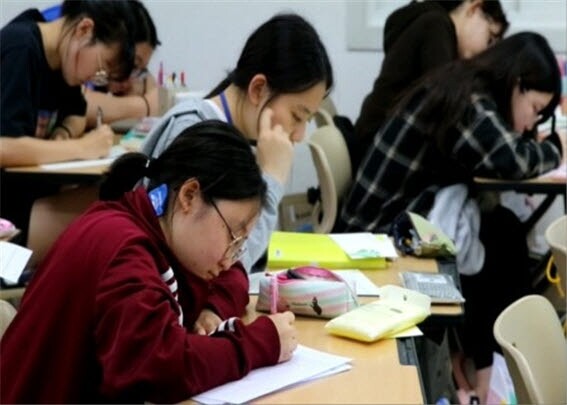 [플래나]후불_97회_공무원수험신문_한샘 여학생기숙학원_1231예약송출(오후 2시).jpg