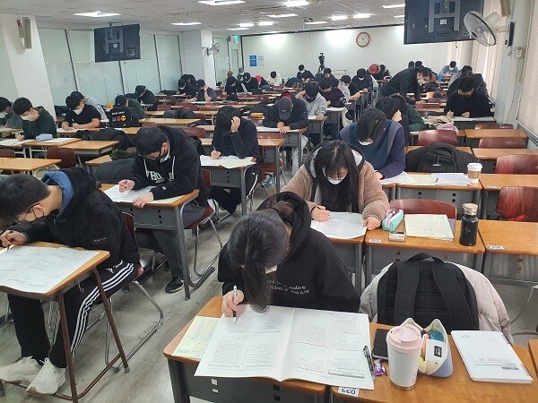 [플래나]후불_69회_공무원수험신문_소방공무원_0125바로송출 사진1.jpg