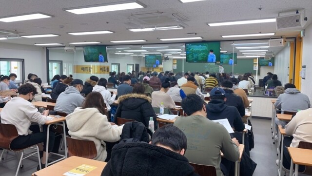 공무원수험신문-에듀윌(학원)-바로송출 (1).jpg