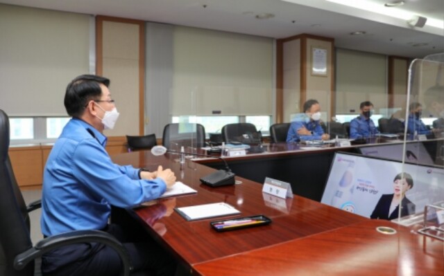 정봉훈 해양경찰청장이 공직자의 이해충돌 방지법 교육을 실시하고 있다.(1).jpg