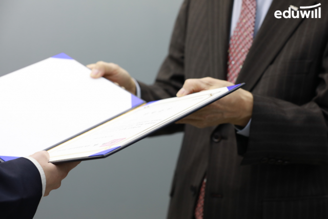 공무원수험신문-에듀윌(CSR)-금일 19시 예약송출.png