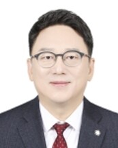 김영훈 변호사.jpg