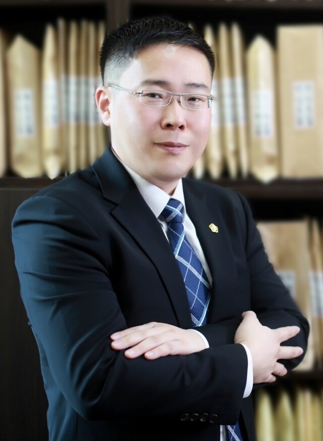 사진_ 천주현 변호사 (1).jpg